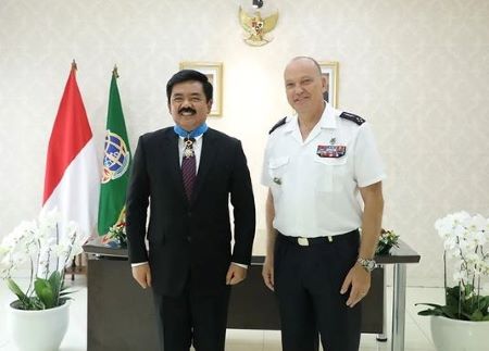 Menteri ATR/BPN Hadi Tjahjanto Terima Commander of the National Order of Merit dari Pemerintah Prancis